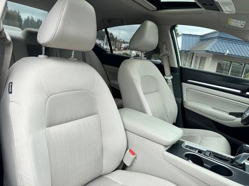 Used 2019 Nissan Altima 2.5 SV FWD image 11