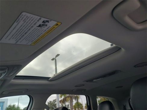 Used 2025 Kia Telluride S image 30