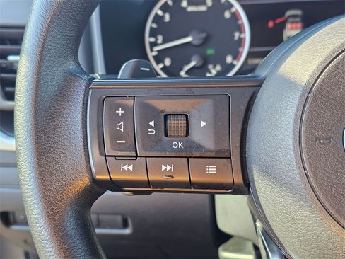 Used 2023 Nissan Rogue S image 33