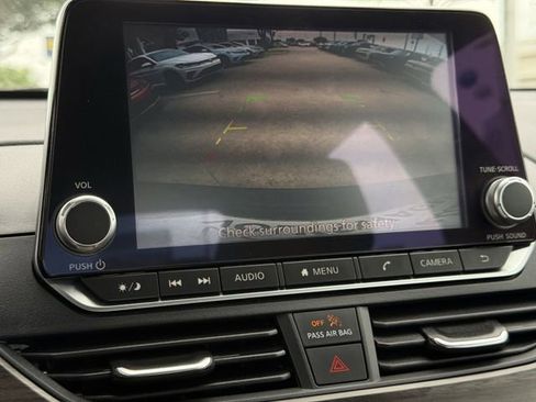 Used 2025 Nissan Altima 2.5 SV FWD image 15