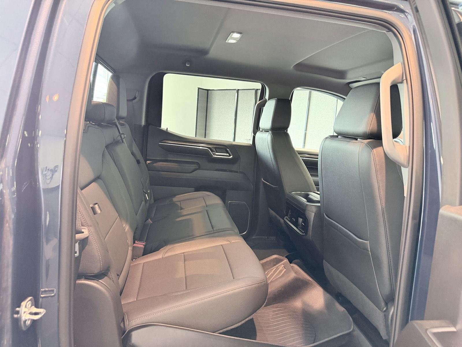 Used 2022 Chevrolet Silverado 1500 LT Trail Boss w/ LT Trail Boss Premium Package AWD/4WD image 27
