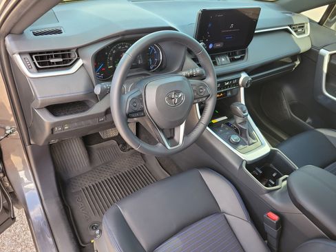Used 2025 Toyota RAV4 XSE AWD/4WD image 8