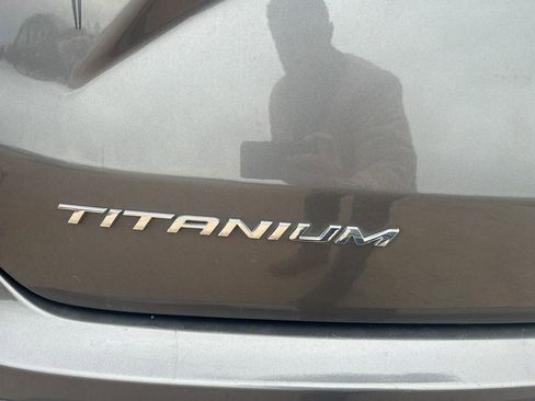 Used 2021 Ford Edge Titanium image 14