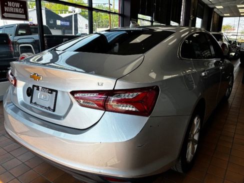Used 2021 Chevrolet Malibu LT FWD image 9