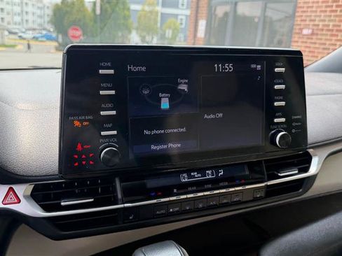 Used 2023 Toyota Sienna XSE FWD image 38