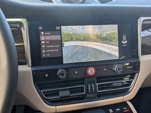 New 2026 Porsche Macan image 19