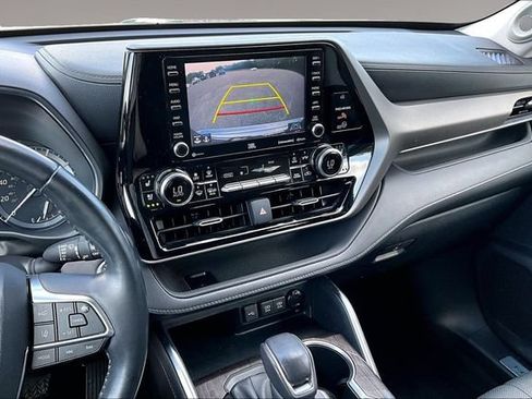 Used 2020 Toyota Highlander Limited FWD image 14