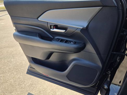 Used 2025 Toyota Grand Highlander FWD image 26