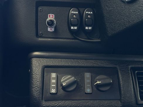 Used 1993 Land Rover Defender 110 image 34