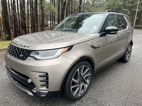 Certified 2025 Land Rover Discovery Dynamic SE image 1