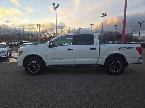 Used 2018 Nissan Titan PRO-4X image 4