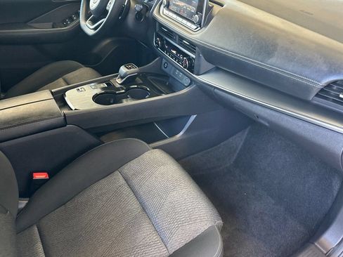 Used 2024 Nissan Rogue SV FWD image 19