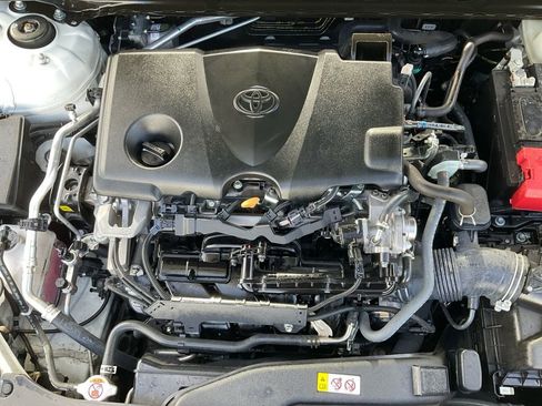 Used 2021 Toyota Camry XLE image 31