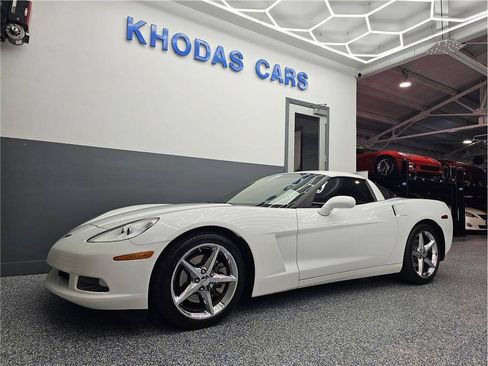 Used 2011 Chevrolet Corvette Coupe w/ Preferred Equipment Group RWD image 2