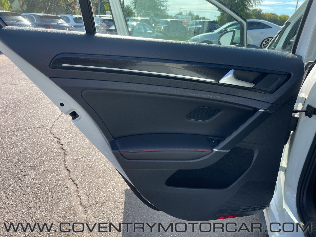 Used 2017 Volkswagen GTI SE FWD image 33