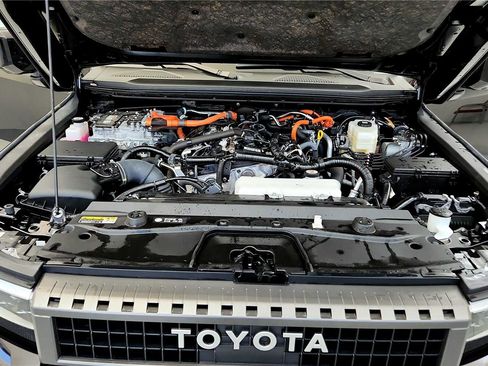 Used 2024 Toyota Land Cruiser image 14