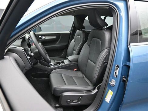 New 2024 Volvo XC40 B5 Plus w/ Protection Package Premier image 14