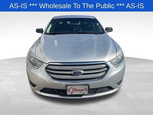 Used 2015 Ford Taurus SE image 2