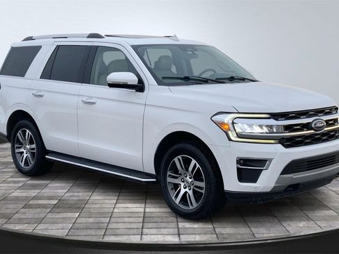 Used 2023 Ford Expedition Limited image 3