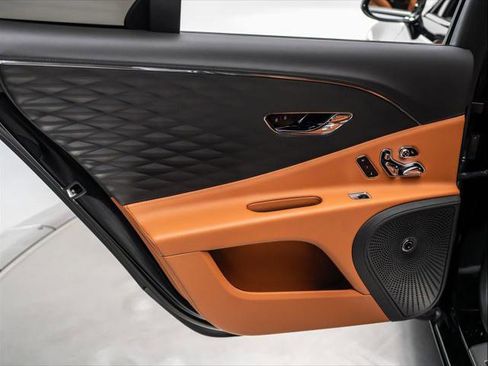 Used 2021 Bentley Flying Spur V8 image 33