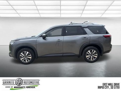Used 2023 Nissan Pathfinder SL FWD image 2