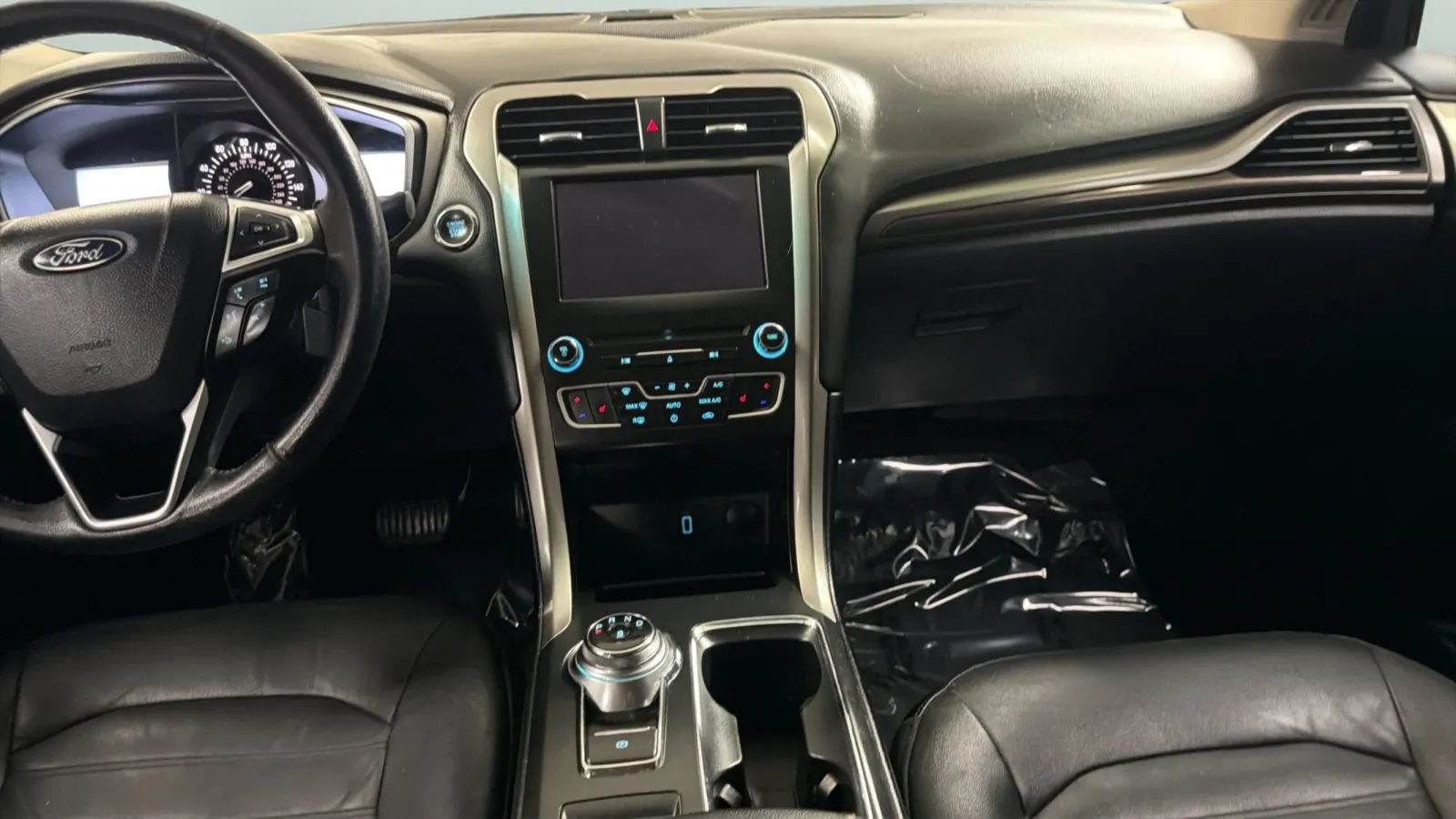 Used 2017 Ford Fusion SE w/ Fusion SE Technology Package FWD image 16