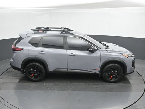 Used 2025 Nissan Rogue SV AWD/4WD image 32