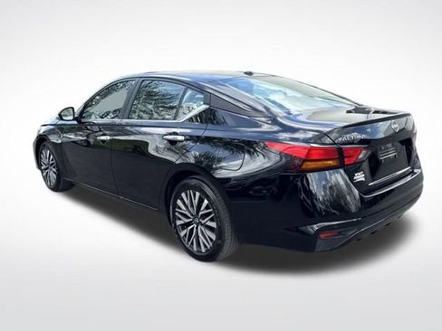 Used 2025 Nissan Altima 2.5 SV image 3