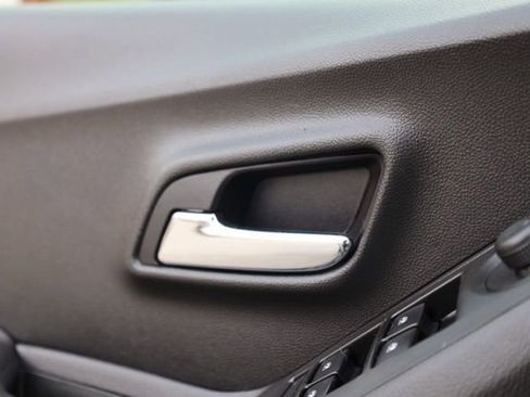 Used 2018 Chevrolet Trax LS image 17