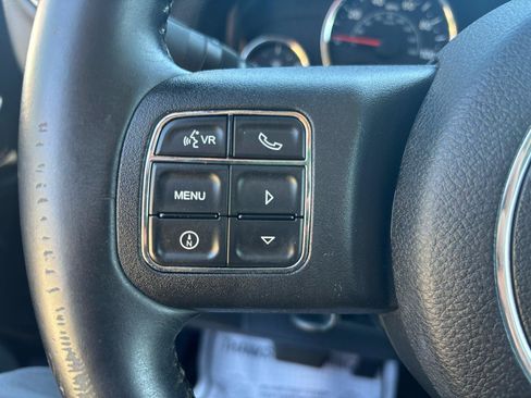 Used 2013 Jeep Wrangler Unlimited Sahara w/ Connectivity Group AWD/4WD image 16
