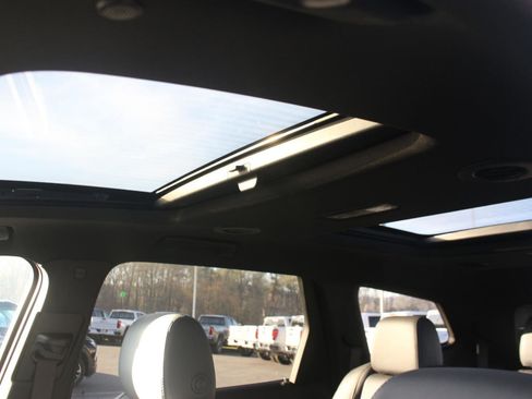 Used 2022 Buick Enclave Premium w/ Experience Buick Package image 36