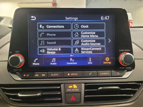 Used 2024 Nissan Altima 2.5 SV FWD image 25