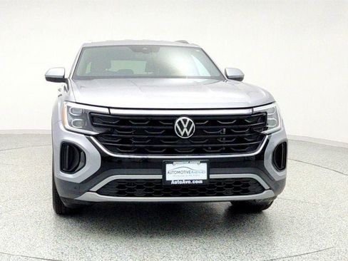 Used 2025 Volkswagen Atlas Cross Sport SE image 2