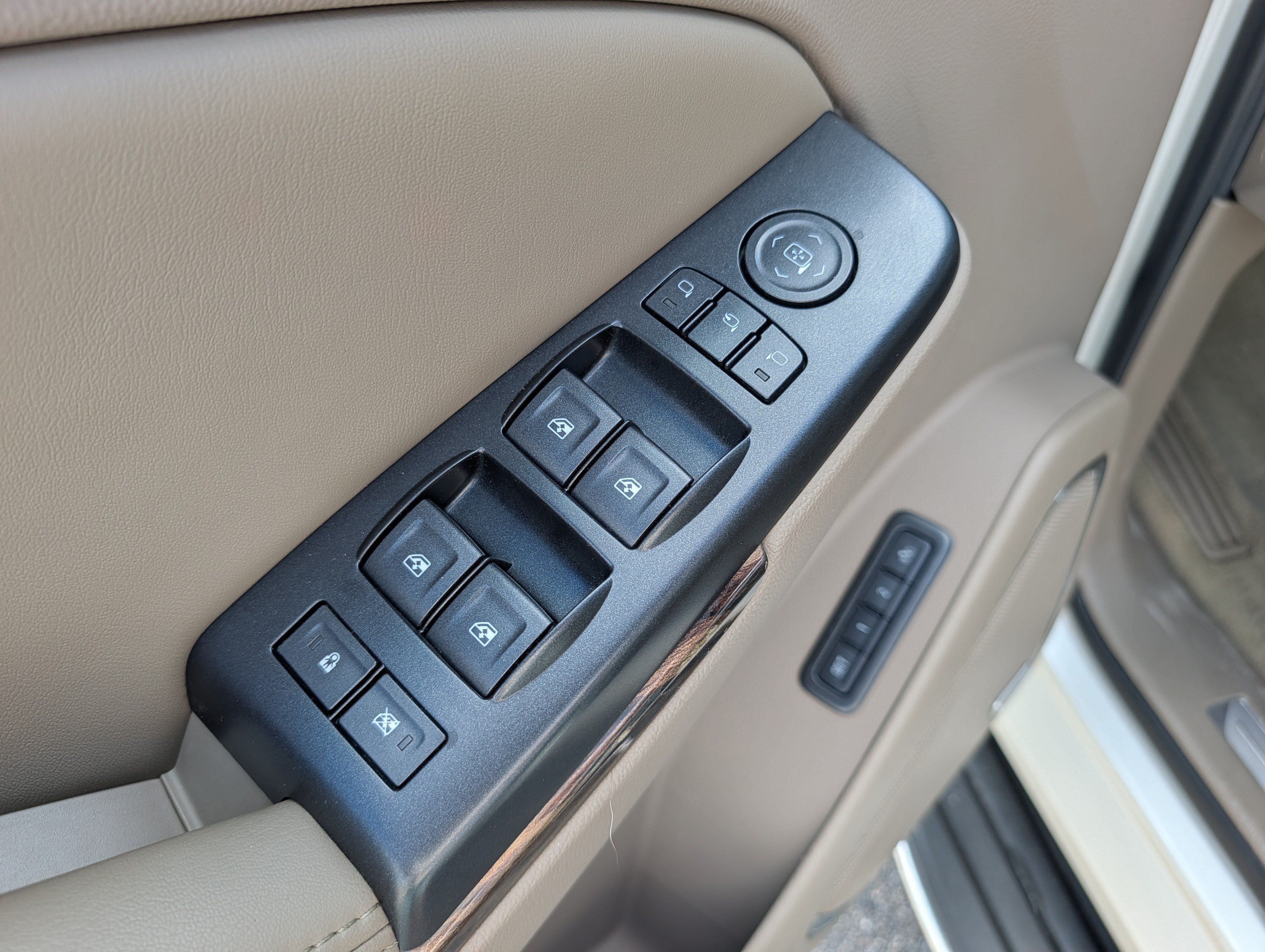 Used 2015 GMC Yukon SLT w/ Open Road Package AWD/4WD image 26