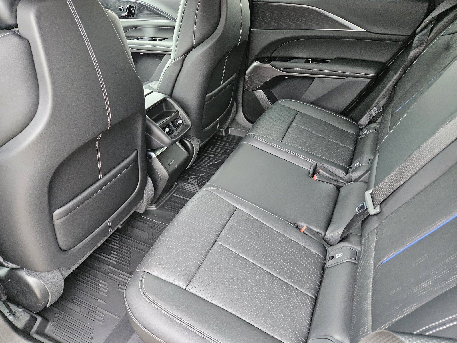 New 2026 Cadillac Lyriq Luxury w/ LPO, Floor Liner Package RWD image 20