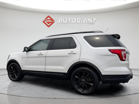 Used 2019 Ford Explorer XLT w/ Equipment Group 202A AWD/4WD image 8