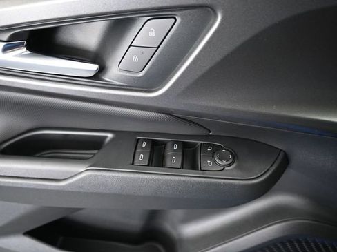 New 2026 Chevrolet Equinox EV LT w/ Midnight Package FWD image 35