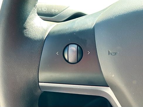 Used 2023 Tesla Model Y Performance image 31