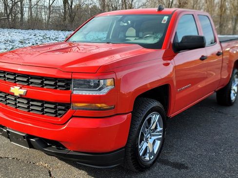 Used 2019 Chevrolet Silverado 1500 Custom w/ Custom Convenience Package image 3