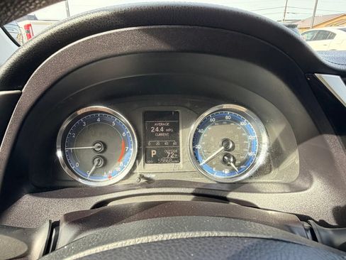 Used 2018 Toyota Corolla LE FWD image 15