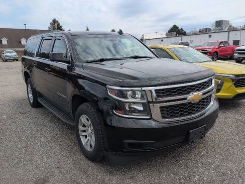 Used 2019 Chevrolet Suburban LT image 3