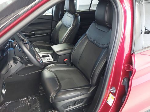 Used 2023 Ford Explorer ST image 23