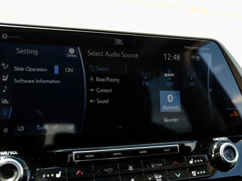 Used 2020 Toyota Highlander Limited FWD image 35