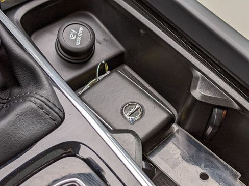 Used 2020 Volvo S60 T5 Inscription image 20