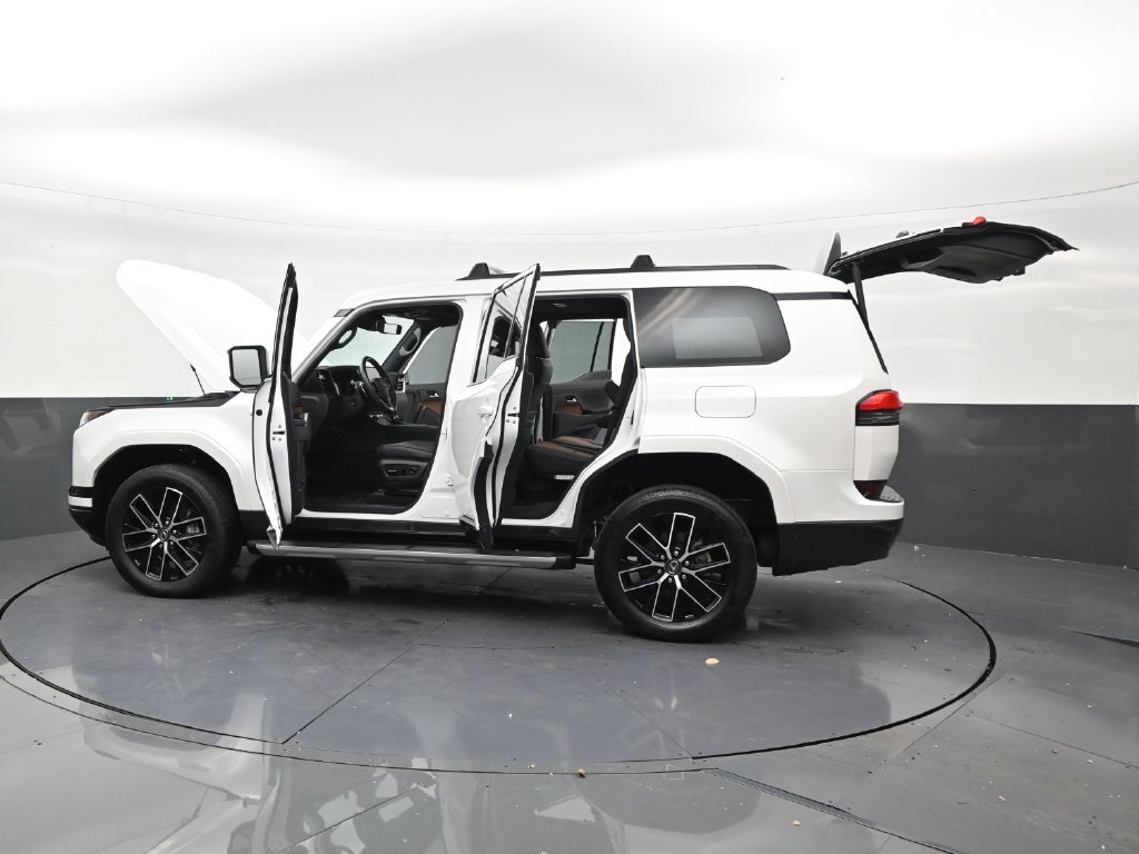 Used 2024 Lexus GX 550 w/ Cold Area Package AWD/4WD image 30