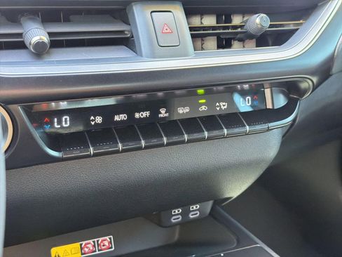 Used 2024 Lexus UX 250h F Sport FWD image 18