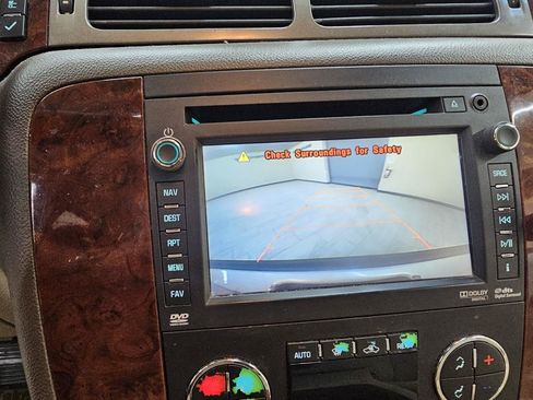 Used 2013 Chevrolet Suburban LTZ RWD image 32