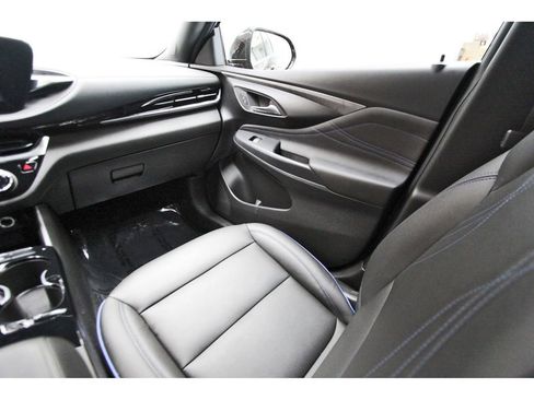 Used 2024 Buick Envista Sport Touring w/ Convenience I Package FWD image 8