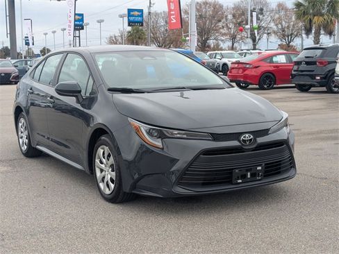 Used 2025 Toyota Corolla LE image 6