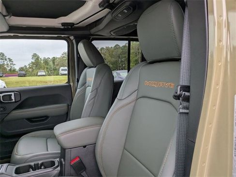 New 2025 Jeep Gladiator Mojave image 17
